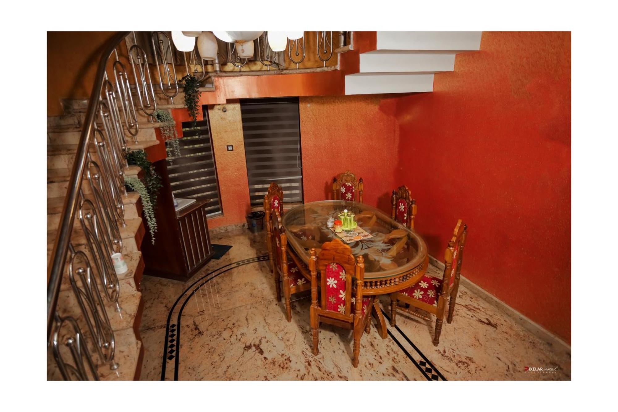 Gilead Holliday Hotel Tamarakulam Bagian luar foto