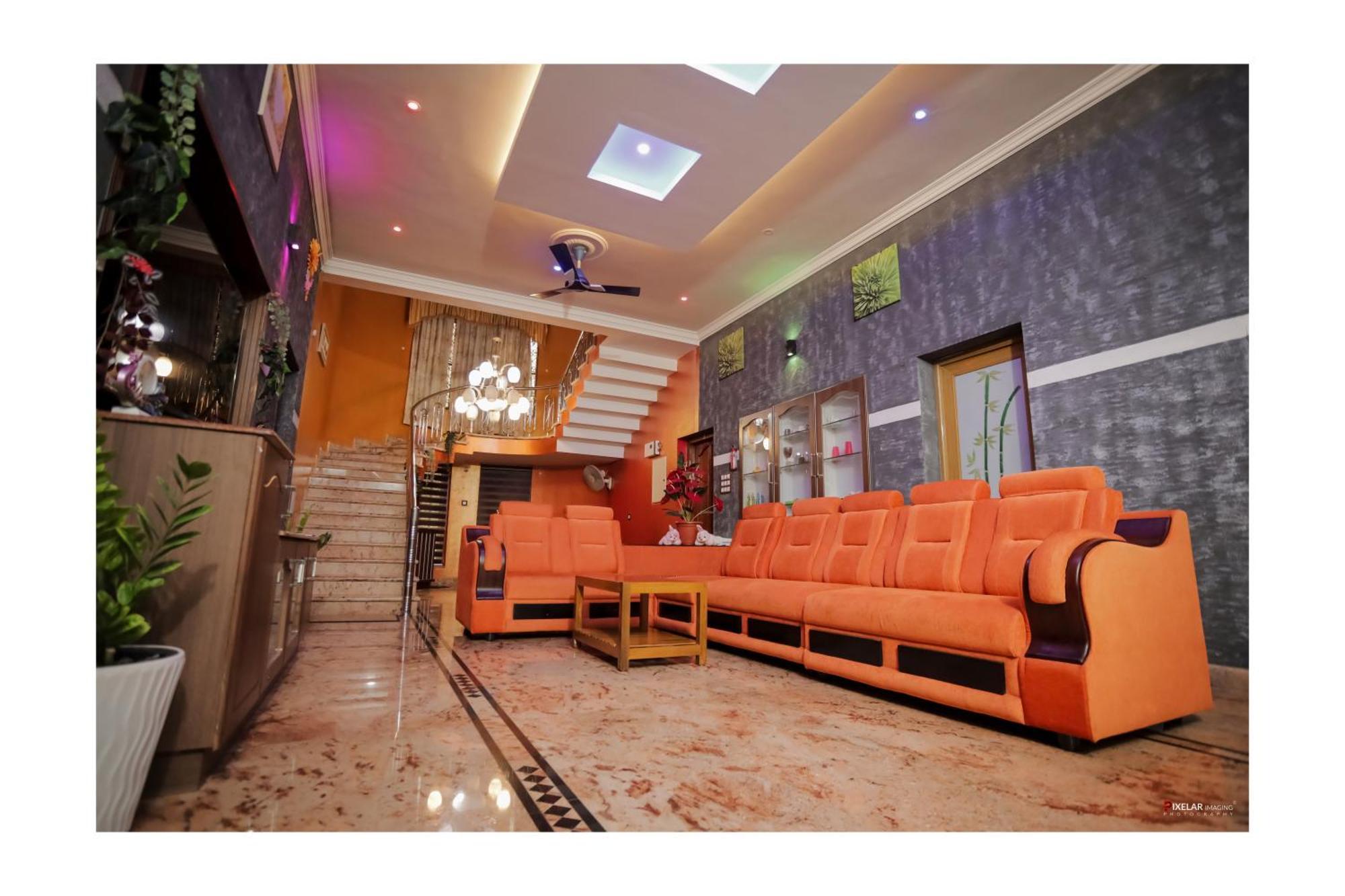 Gilead Holliday Hotel Tamarakulam Bagian luar foto