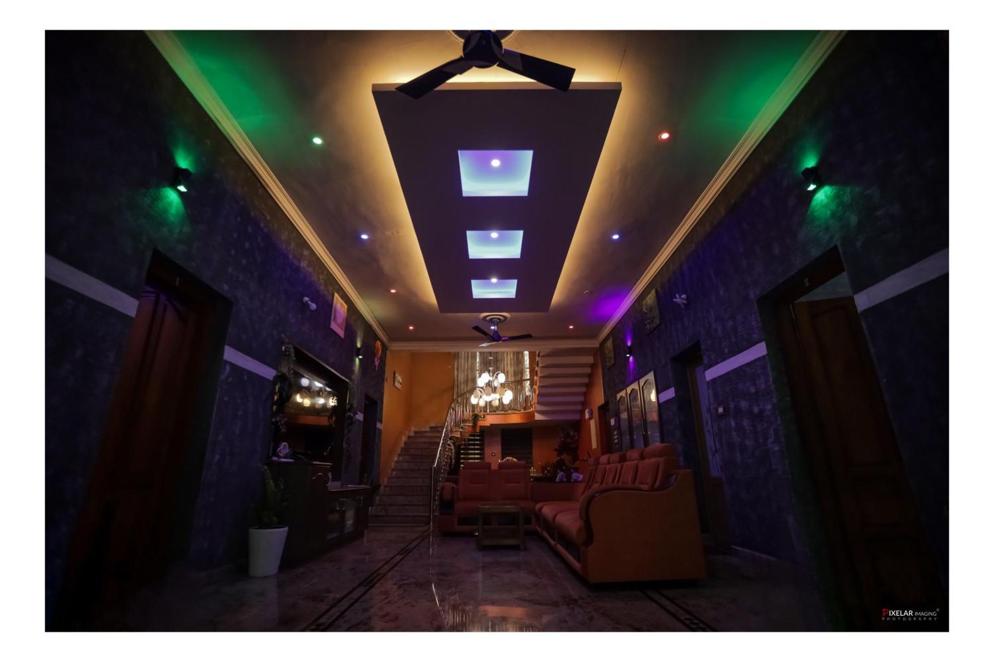 Gilead Holliday Hotel Tamarakulam Bagian luar foto